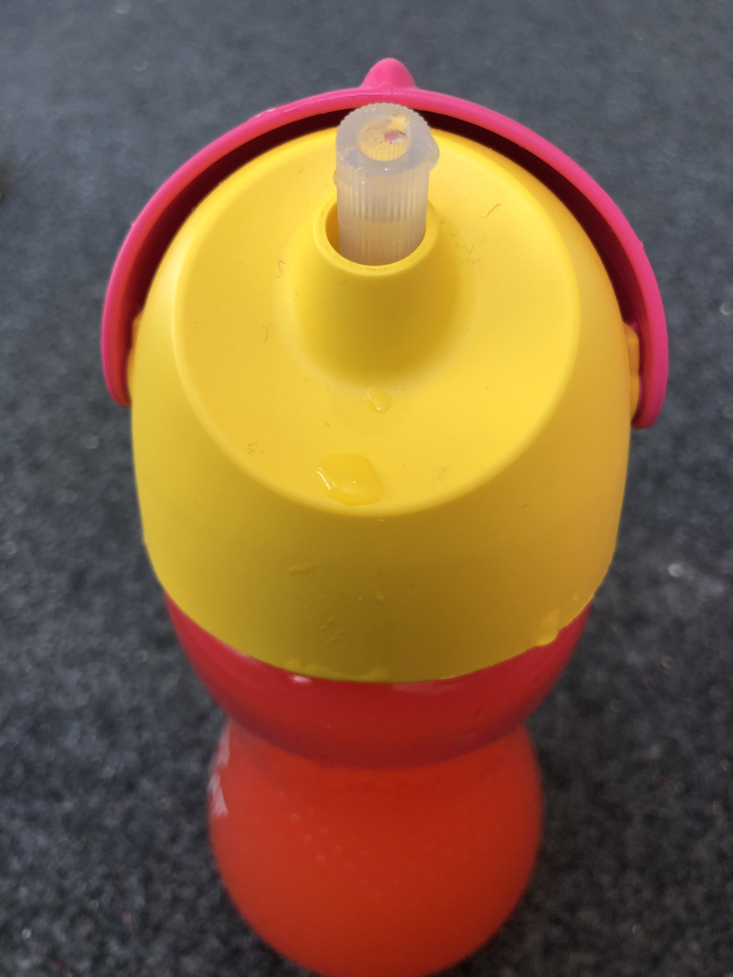 Endlich ein Becher, der nicht ausläuft